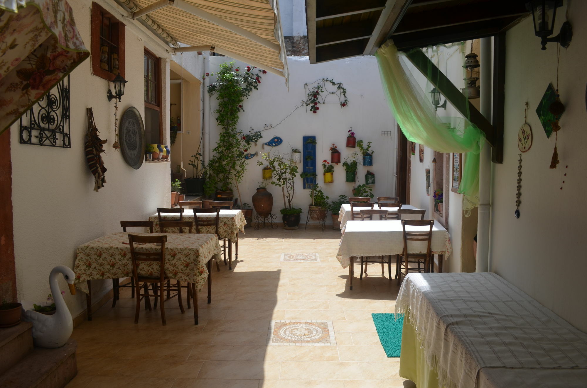 Bonjour Pension Ayvalik Exterior photo