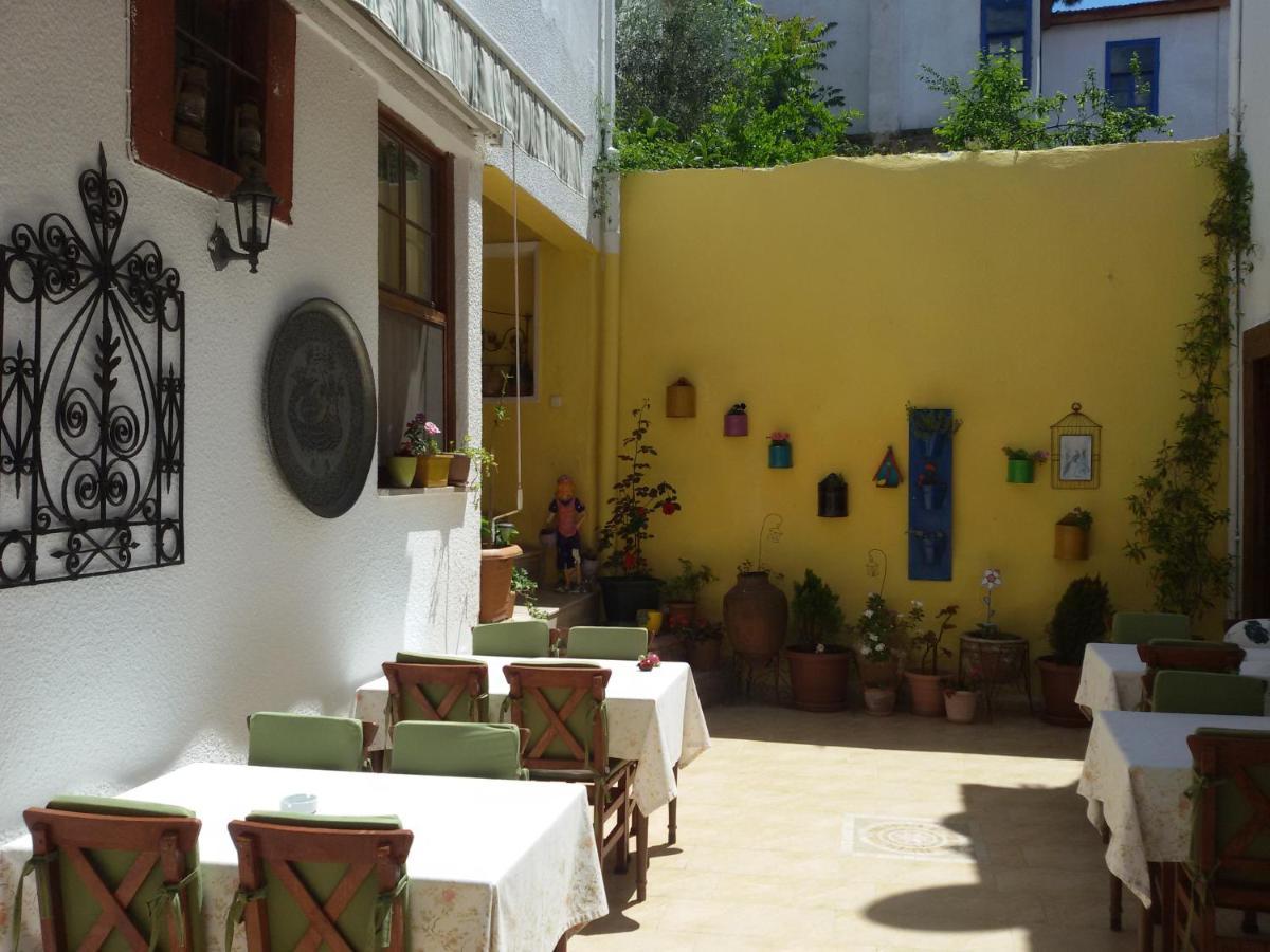 Bonjour Pension Ayvalik Exterior photo